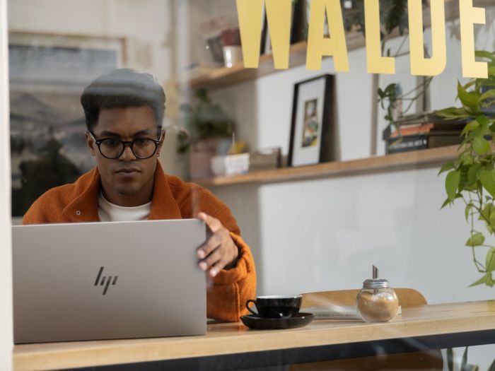 Ноутбук HP OmniBook 7 17-dc0000ua 17.3" FHD IPS Touch, Intel U7-258V, 32GB, F2TB, NVD4050-6, Win11, сріблястий